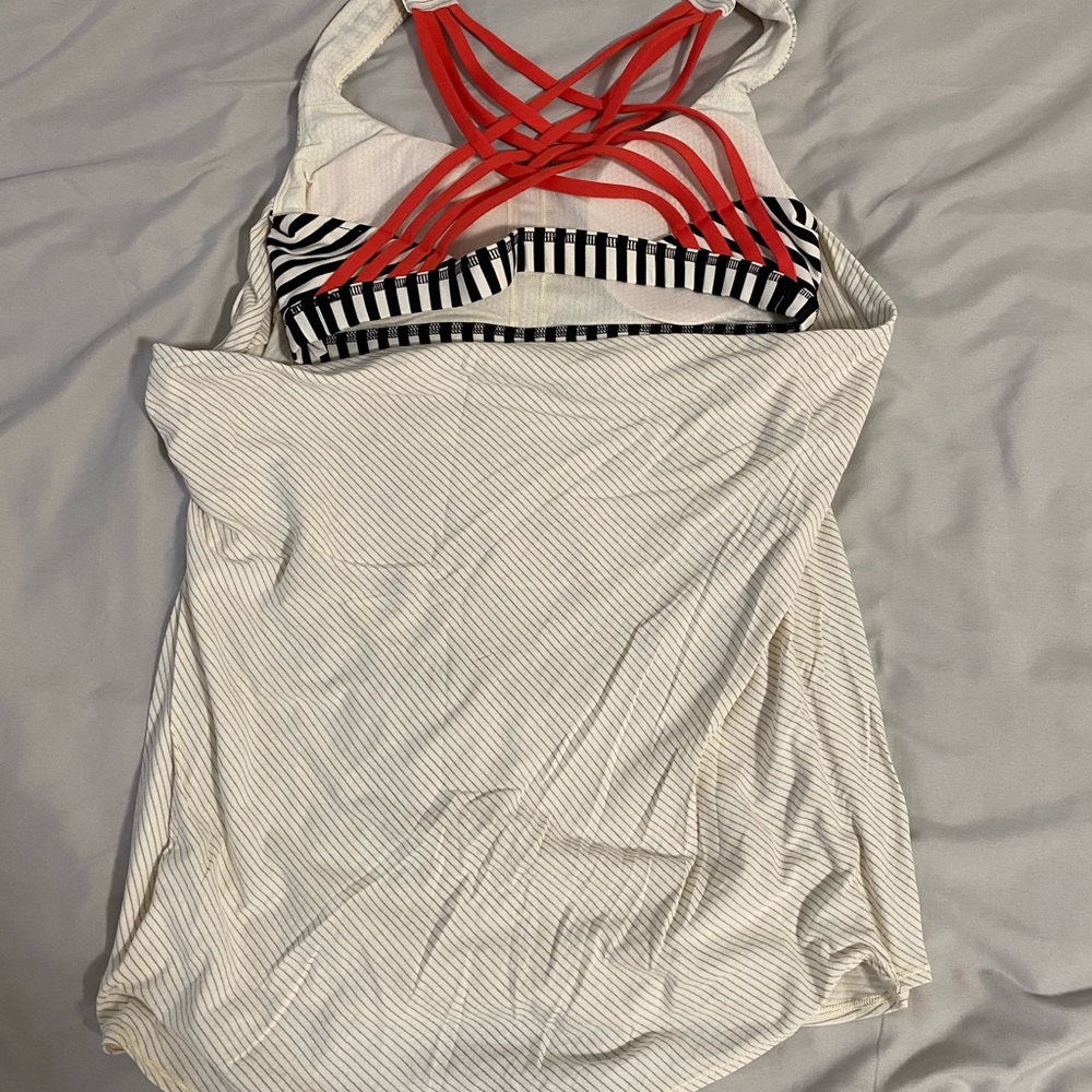 Lululemon tank and bra